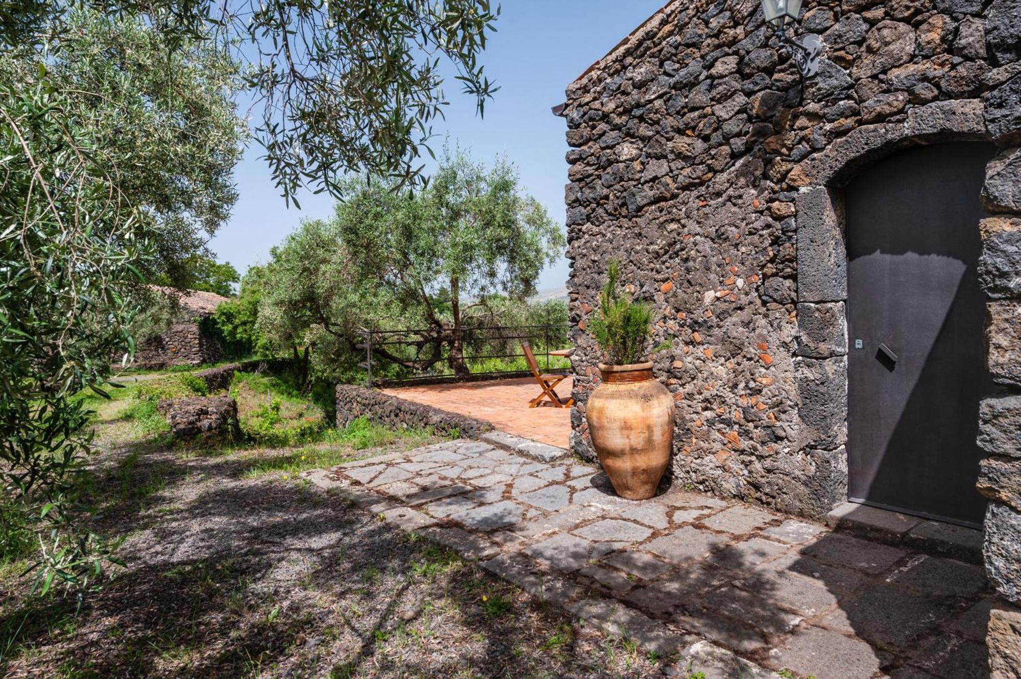 Terrazze Dell'Etna - Country Rooms And Apartments 兰达佐 外观 照片